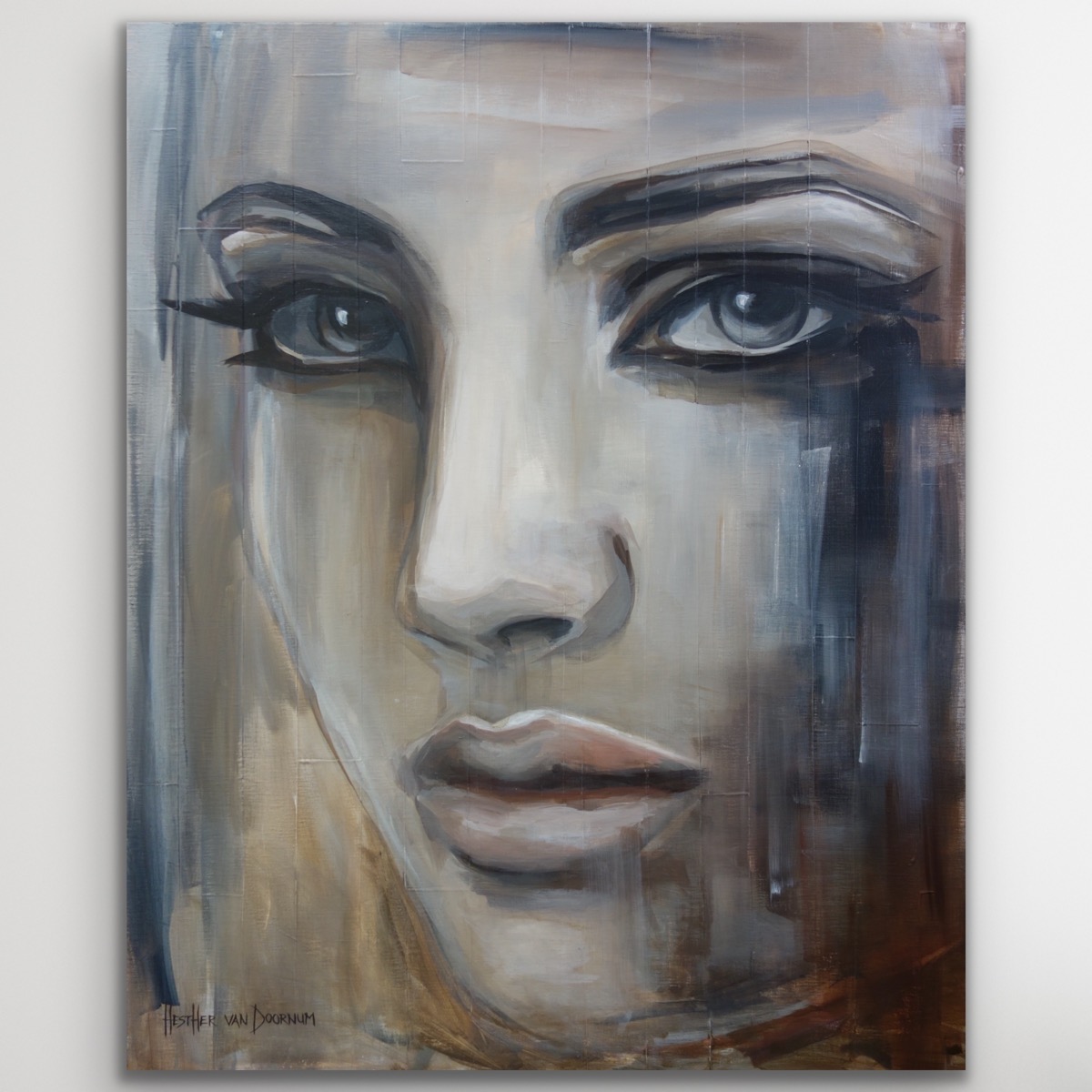 Revealing Light painting in a bright contemporary interior by Hesther van Doornum